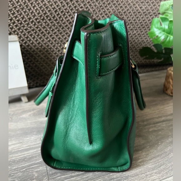 Michael Kors Hamilton Padlock and Key Traveller Bag in Gooseberry Green. - Picture 7 of 16